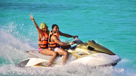 Travesía a Isla Mujeres en Moto de Agua​